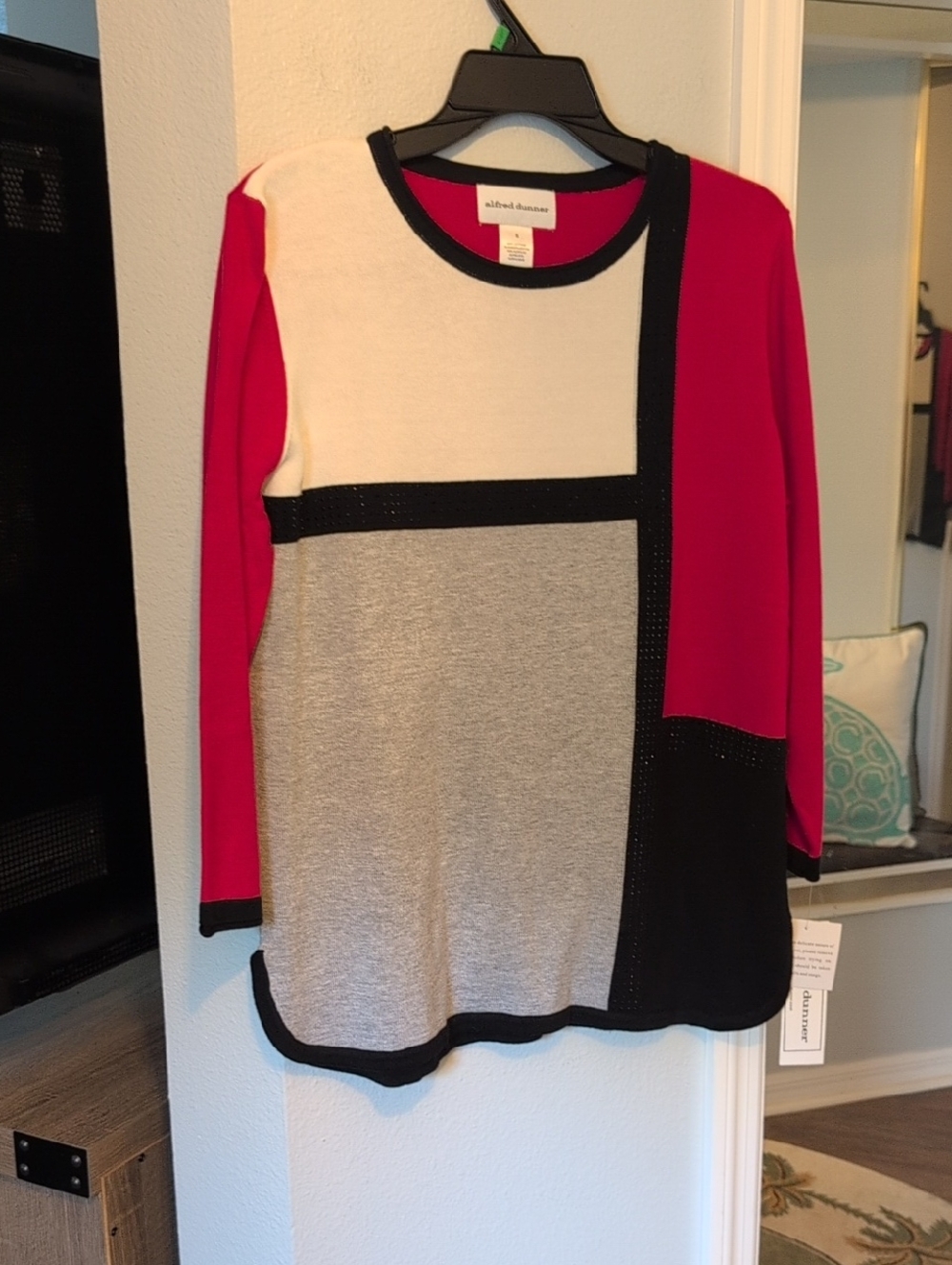 Alfred Dunner Pink, Cream, Gray & Black Colorblock Knit Top Brand New